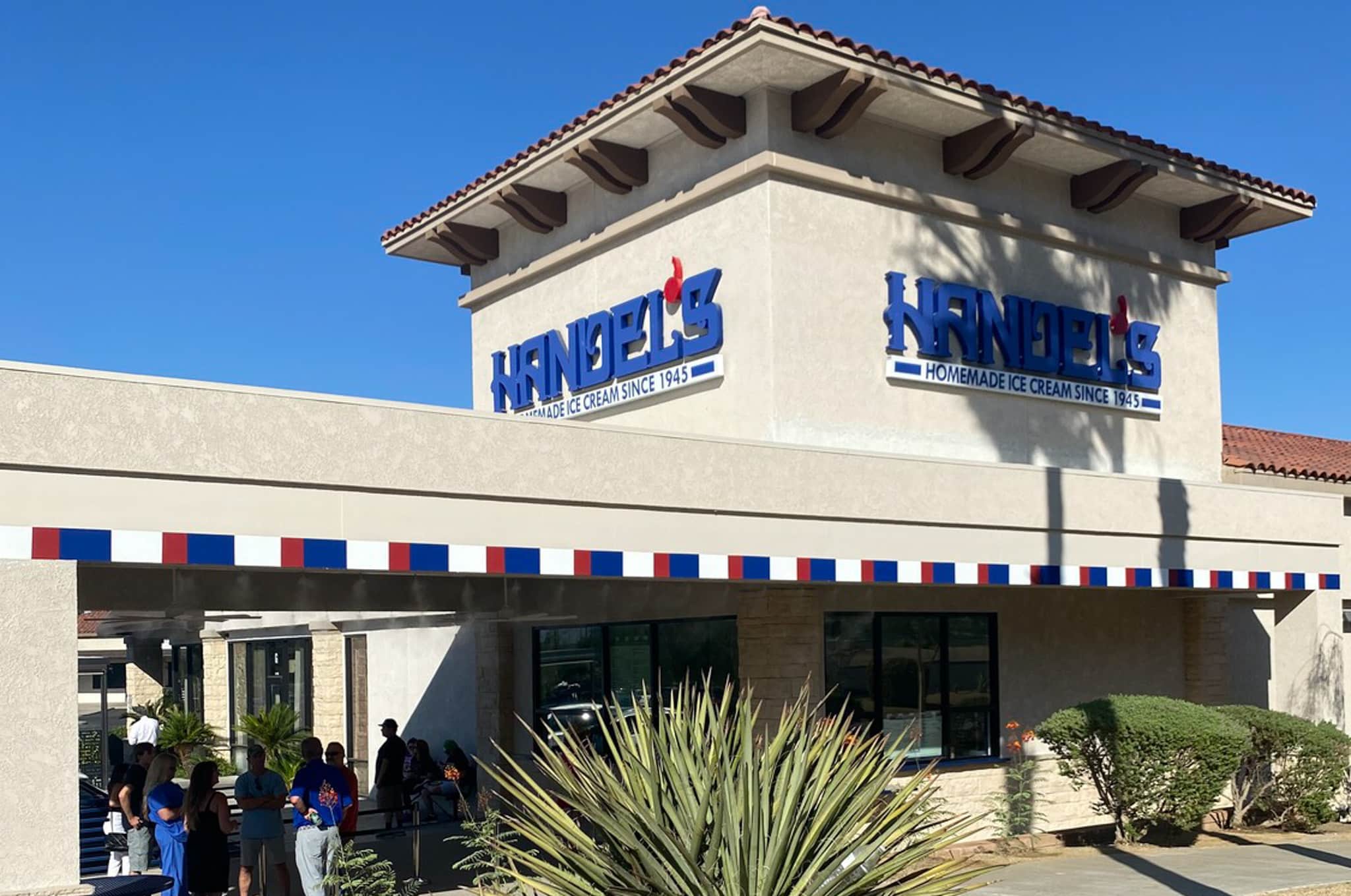 Handel's Ice Cream Franchise Revenue, Costs & Stats (2023)