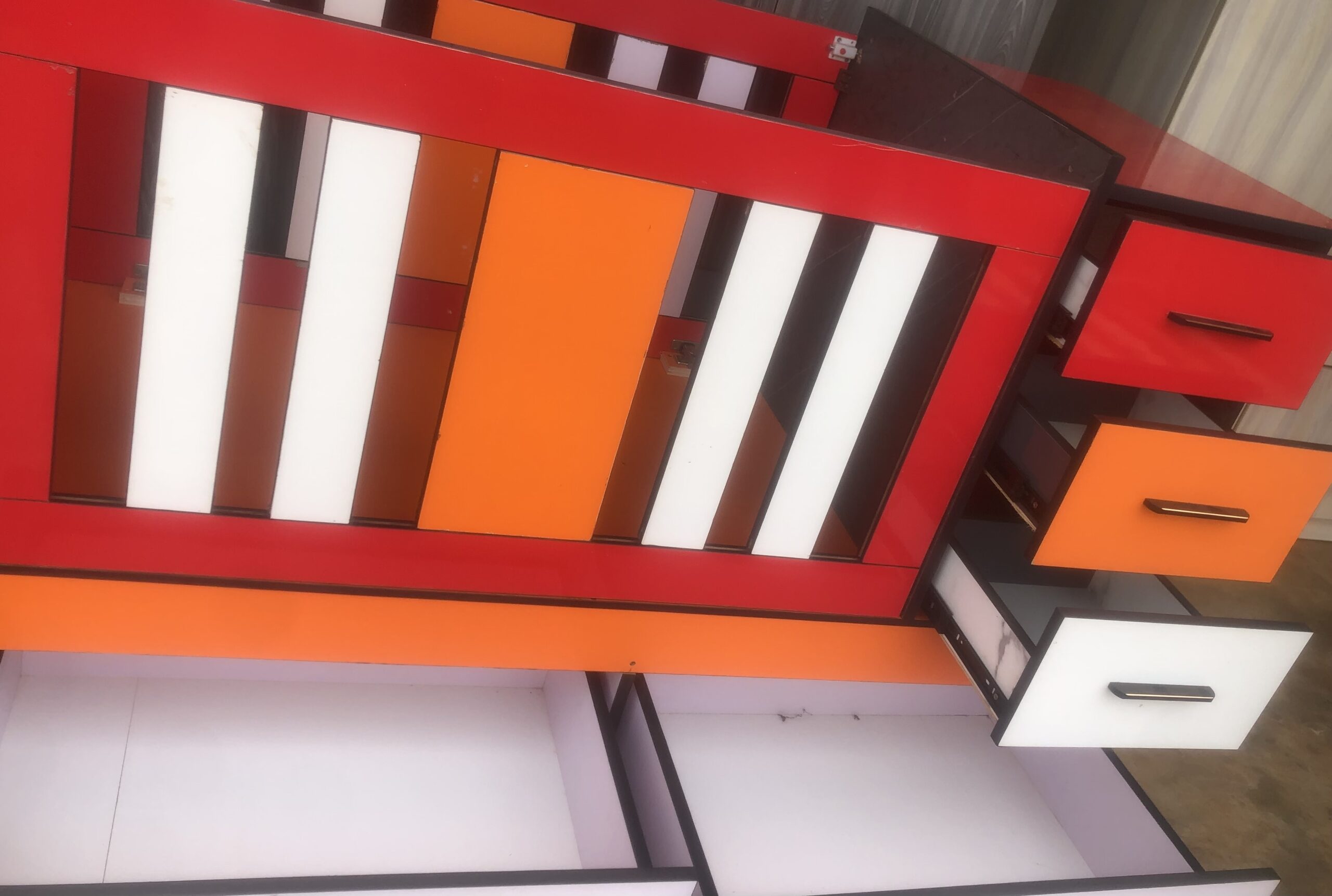 Baby cot with drawers and shelves sharpsupplygh