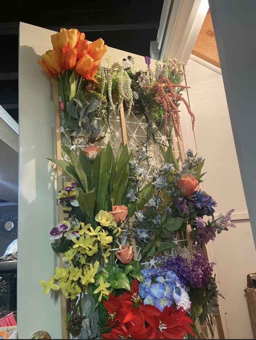 Storing Faux Flowers Problem Solved! A baby gate! SharSum Paint