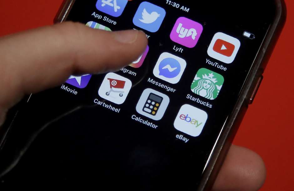 Vermont lawmaker proposed banning cell phones for people under 21