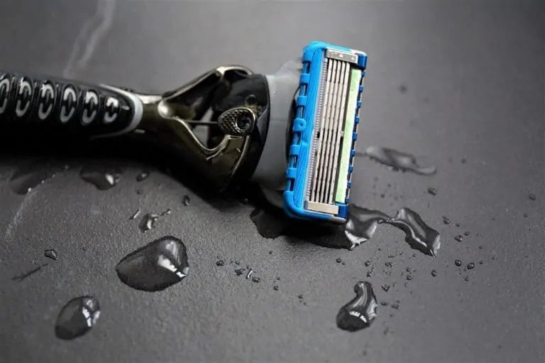 How to Clean a Razor Blade The Right Way