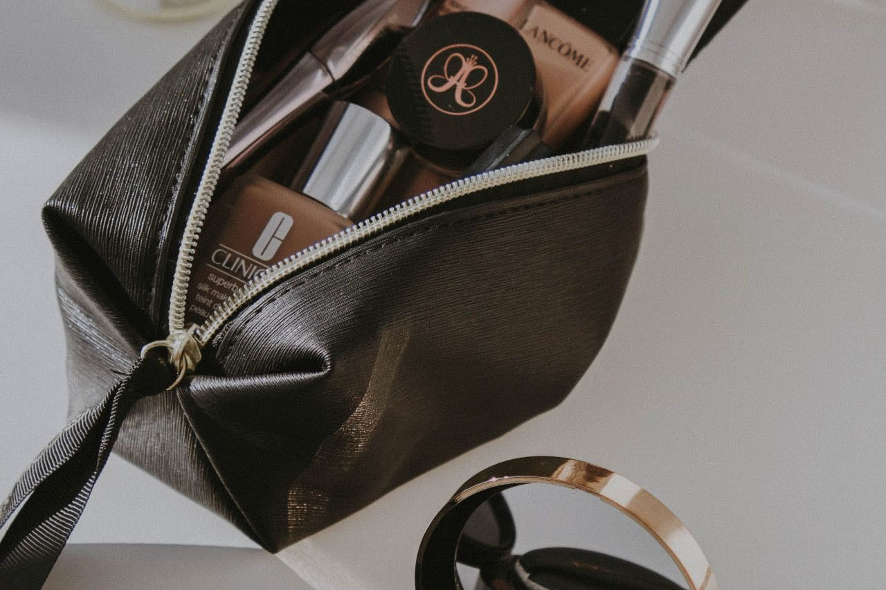 How to Pack Makeup in Checked Luggage