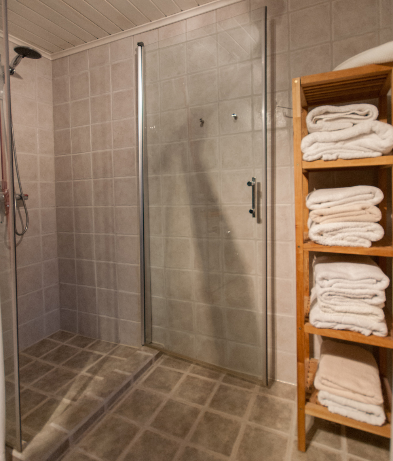 The Kitchen / laundry / shower Sheeps Inn