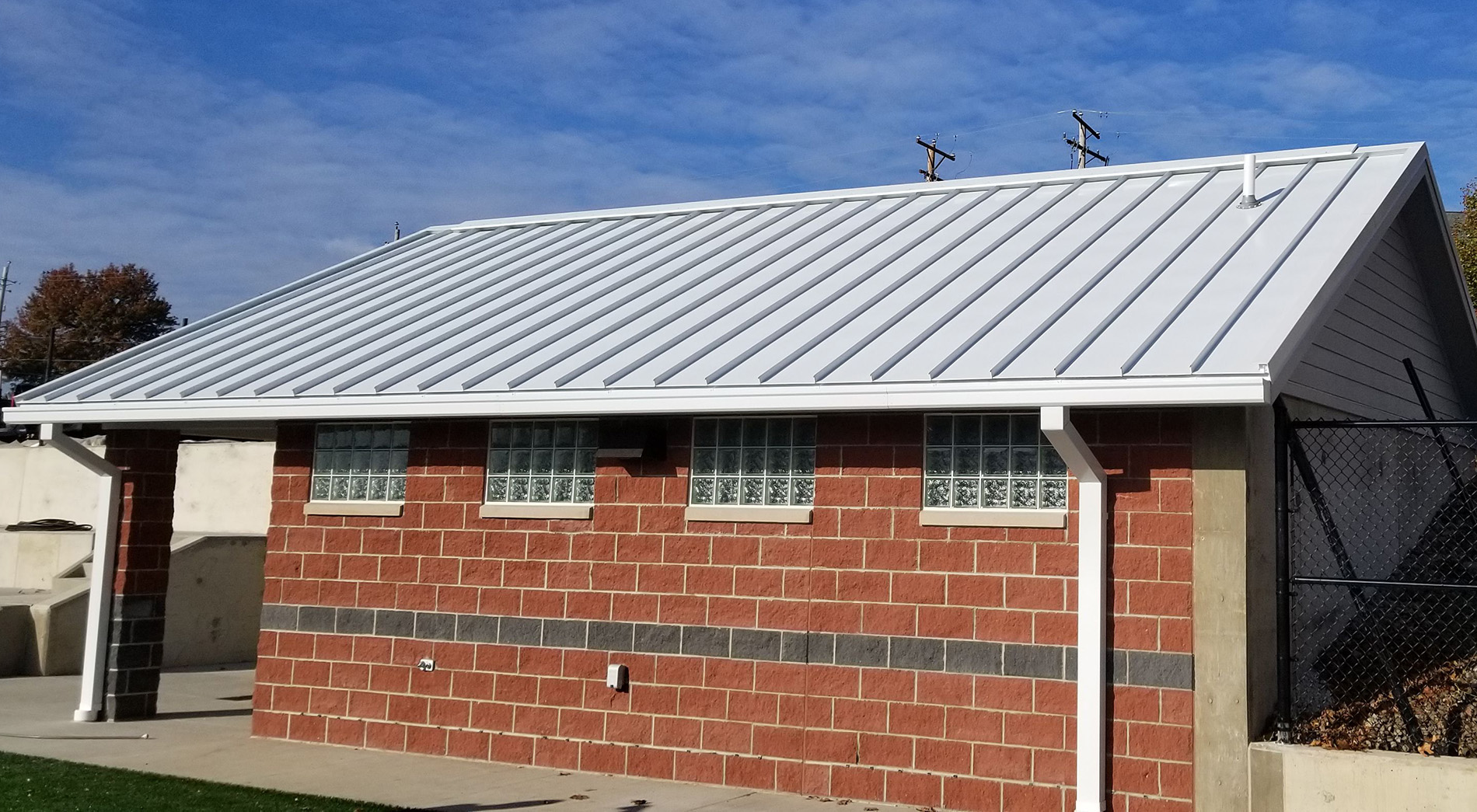 White Metal Roofing & Walls Pros, Cons, & Project Photos