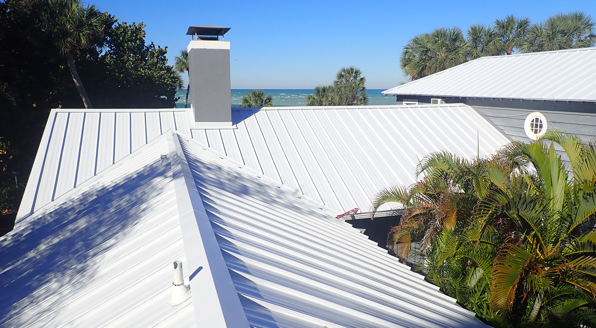 White Metal Roofing & Walls Pros, Cons, & Project Photos