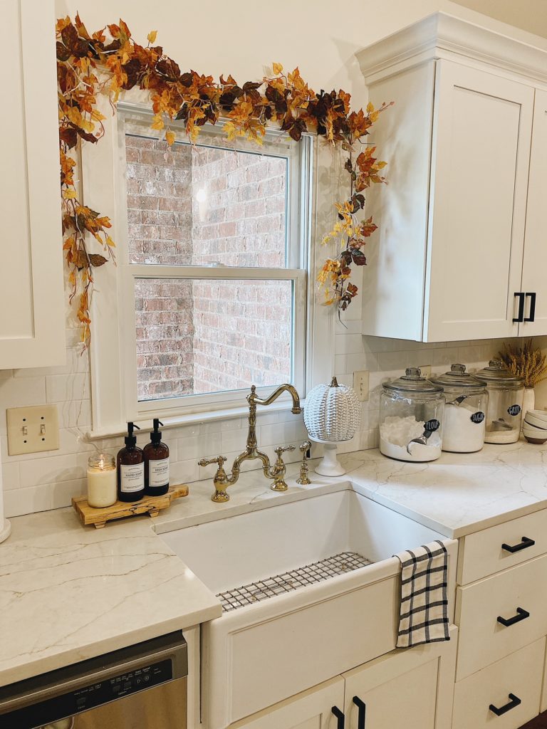 5 Cozy Farmhouse Kitchen Decor Ideas for Fall She Gave It A Go