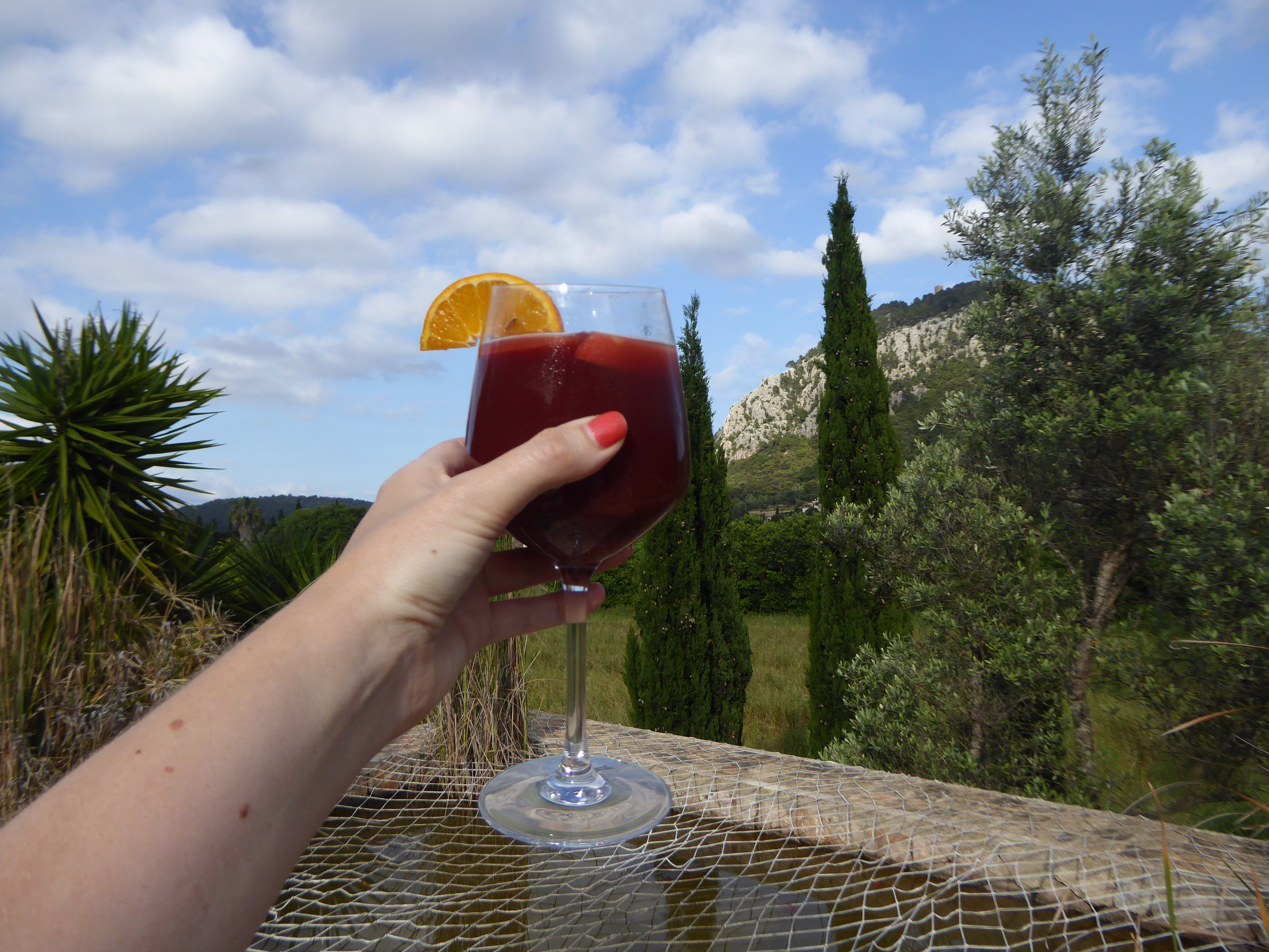 The best summer time Spanish cocktails She Gets Around