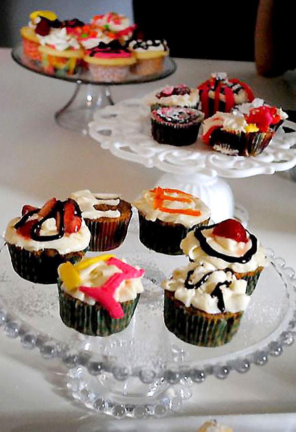 hot to throw a cupcake war birthday party She Made It, She Might