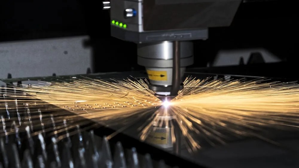 Plasma Cutting vs Laser Cutting： A Complete Comparison