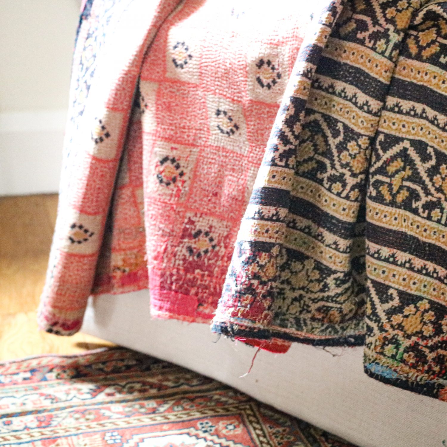 Nahed Kantha (Coral, OffWhite & Black) Shenouk