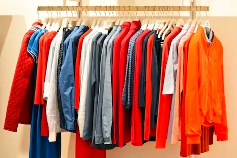 Disposition of Unsold Clothes in Fashion Retail SheSight