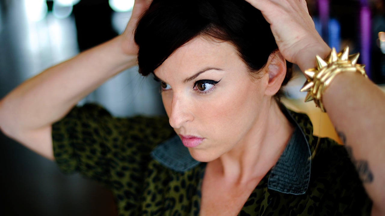 GLOW GIRL: SAMANTHA SHAW | She's In The Glow