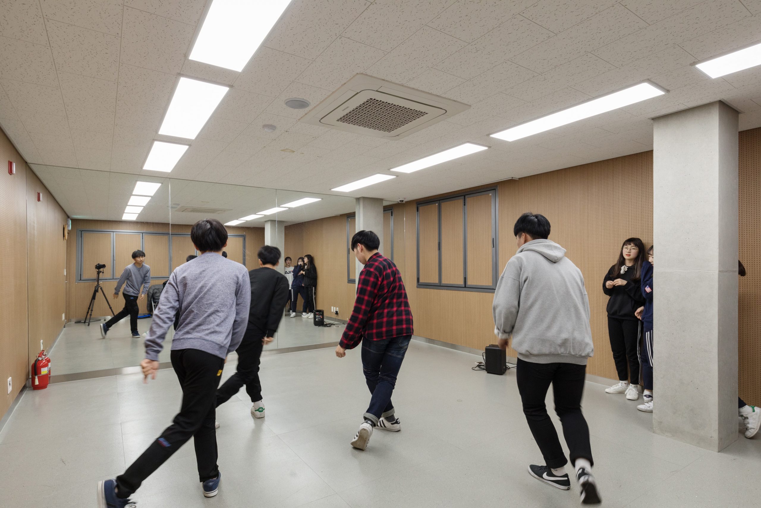 Youth Center WITH Shin Architects