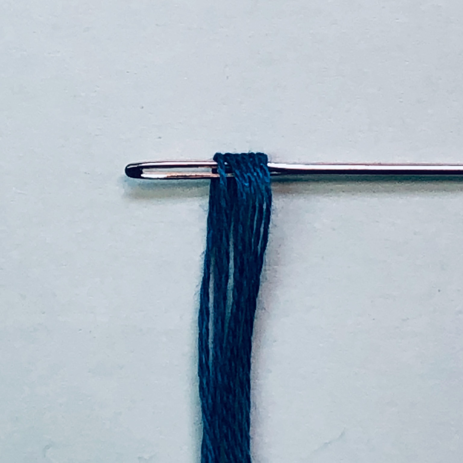 刺繍糸の使い方・最初に知っておくべき3つのコツ【25番刺繍糸の準備】〜からみ/グチャグチャならないように〜 白糸刺繍らいふ