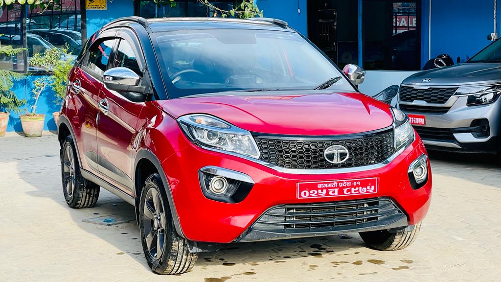 Tata Nexon XZ+2018model Rs.3175000 buy hyundai, suzuki, kia, toyota