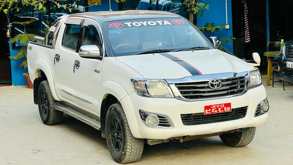 Toyota Hilux2012model Rs.4400000 buy hyundai, suzuki, kia, toyota