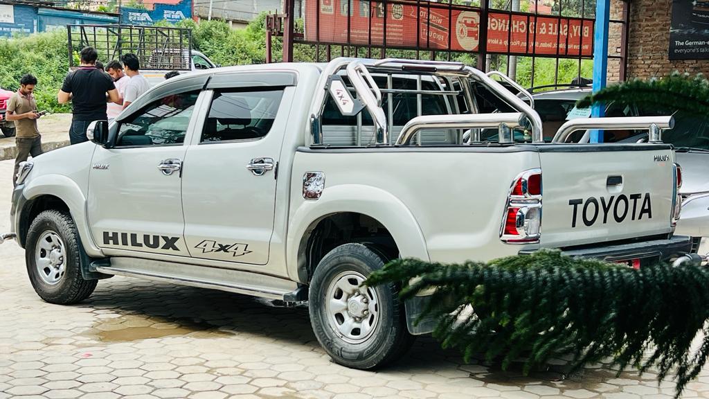 Toyota Hilux2012model Rs.4400000 buy hyundai, suzuki, kia, toyota