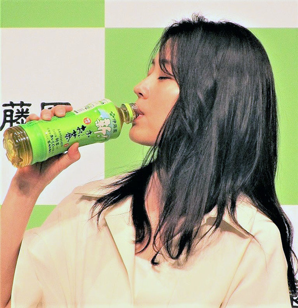 海老蔵と国民的女優が共演、有村架純に若者獲得を託した伊藤園：日経クロストレンド やっぱり「お～いお茶」 新茶の味わいに有村架純「宣伝ではなく本当においしい」 伊藤園 - 食品新聞 Web版（食品新聞社）