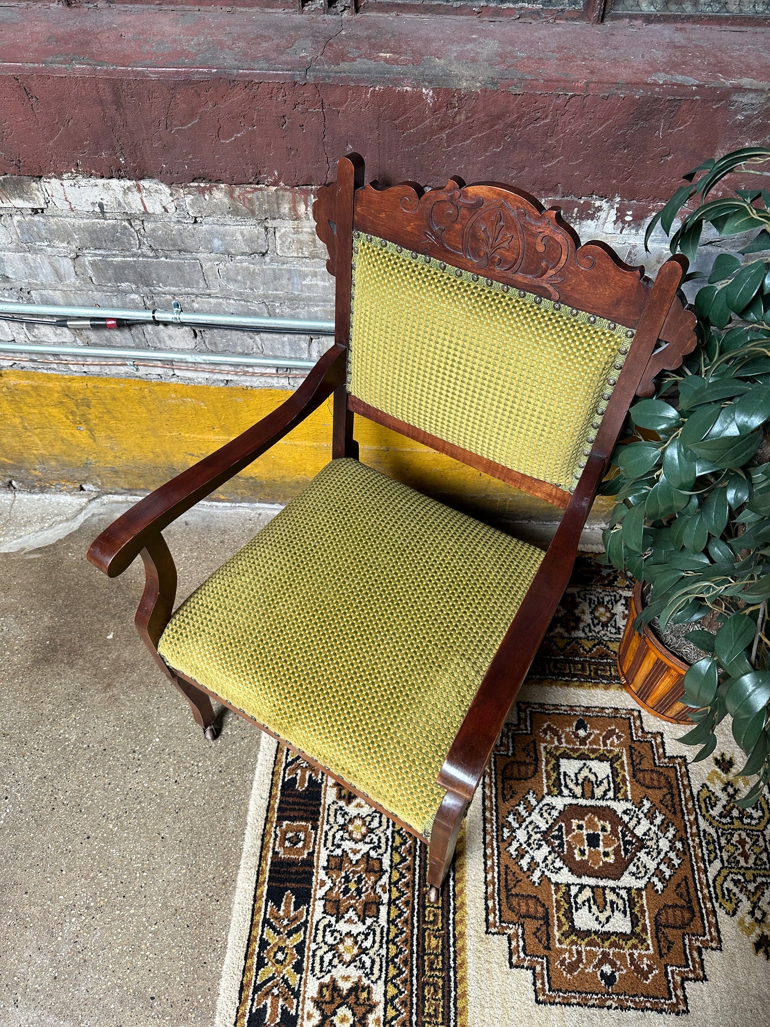 Antique Accent Chair Dandy