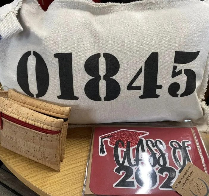 New Restaurant, Local Lobster 🦞 Roll, Hot Property & More!