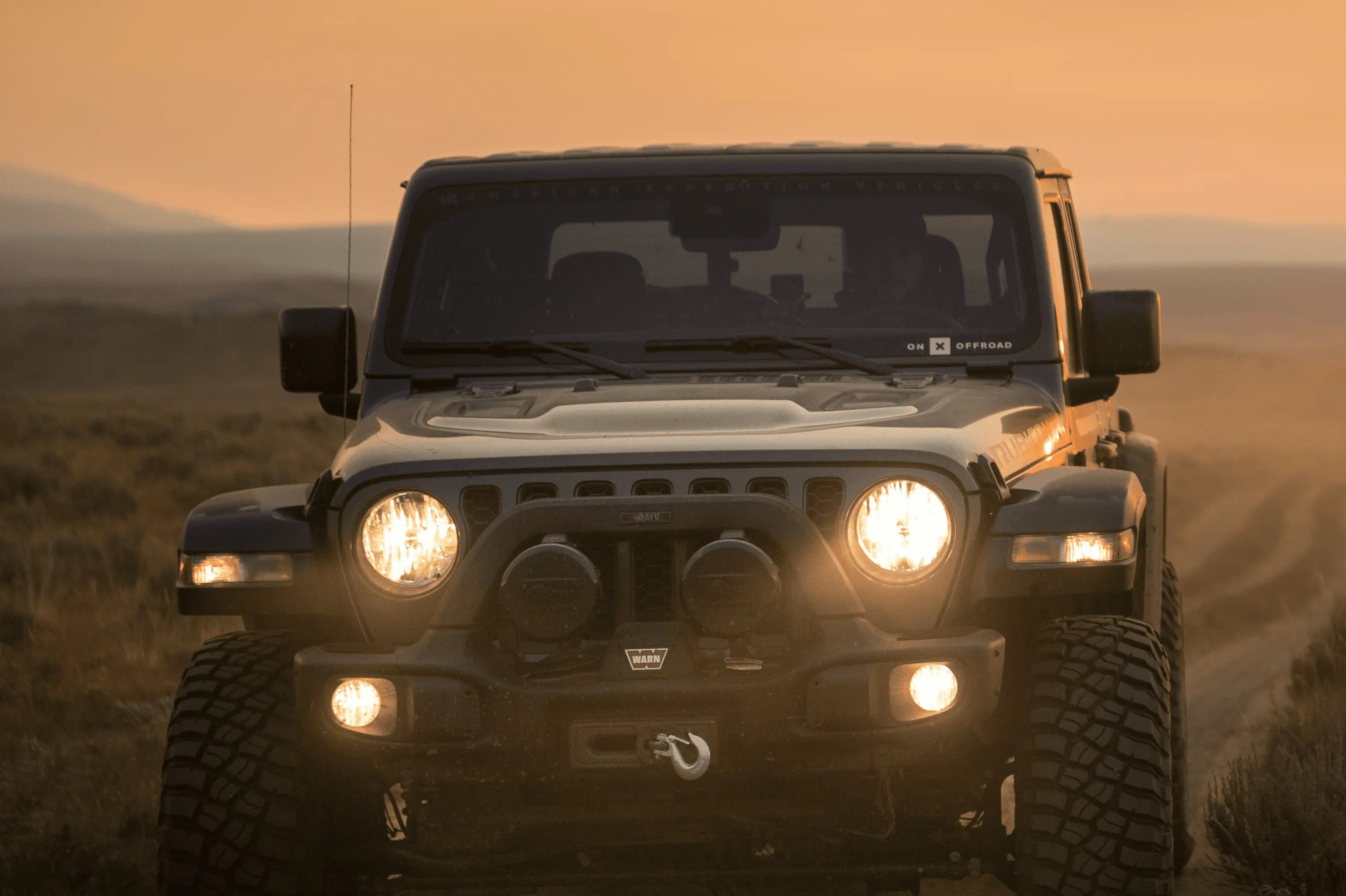 Custom portable high voltage battery plug power bank for camping OEM ODM