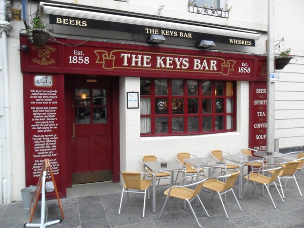 Bars, Pubs & Entertainment shops in St Andrews