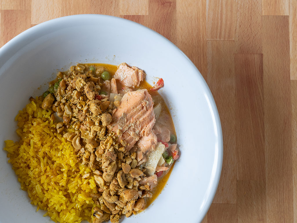 Thai yellow curry with salmon and cashews Shop Smart