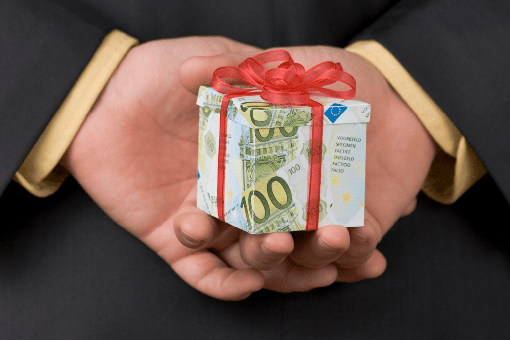 Best Expensive Gifts For Your Girlfriend On Valentine's Day Shop The Style