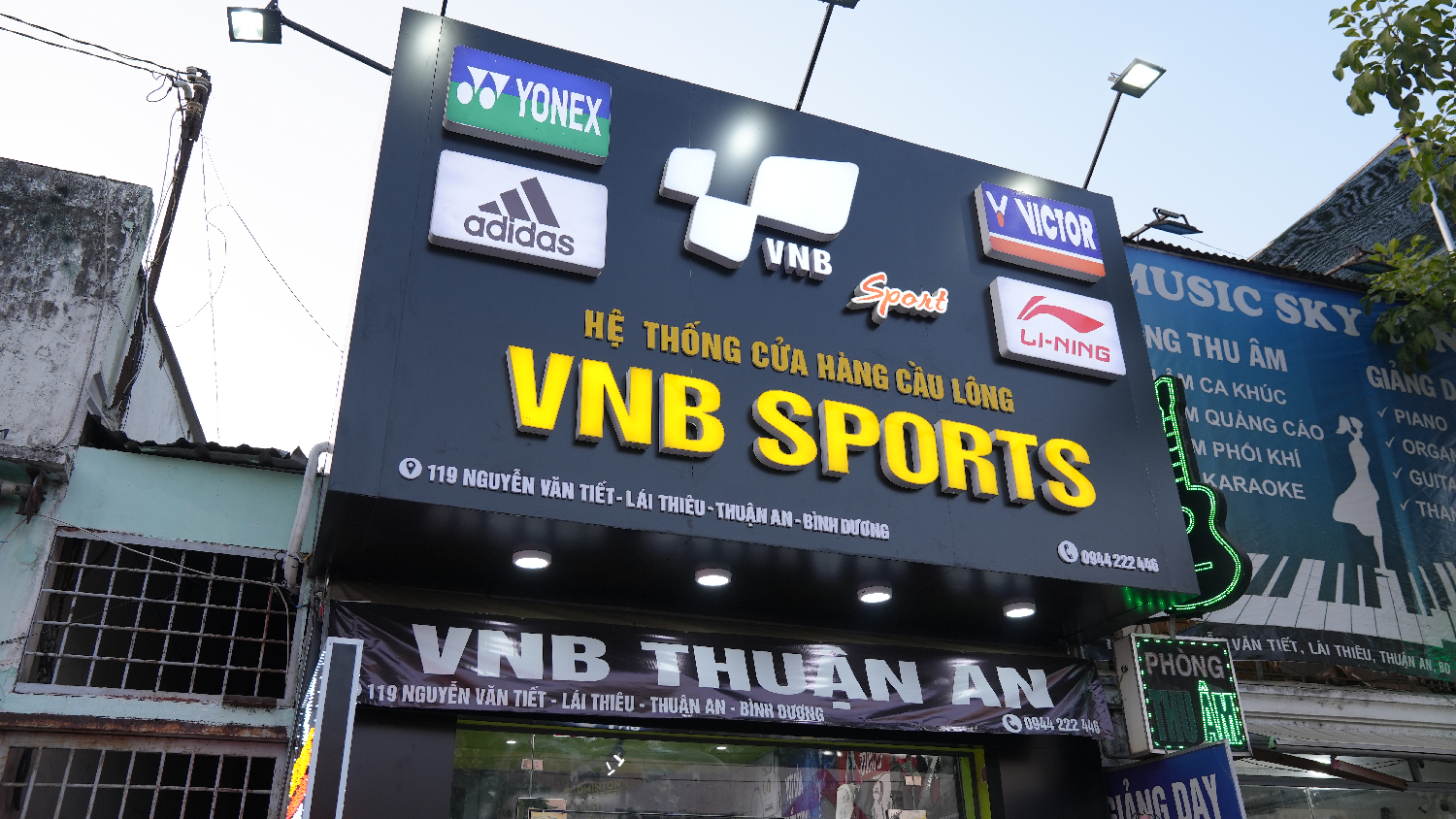 Tưng bừng khai trương ShopVNB Thuận An Shop cầu lông VNB Sports thứ 55