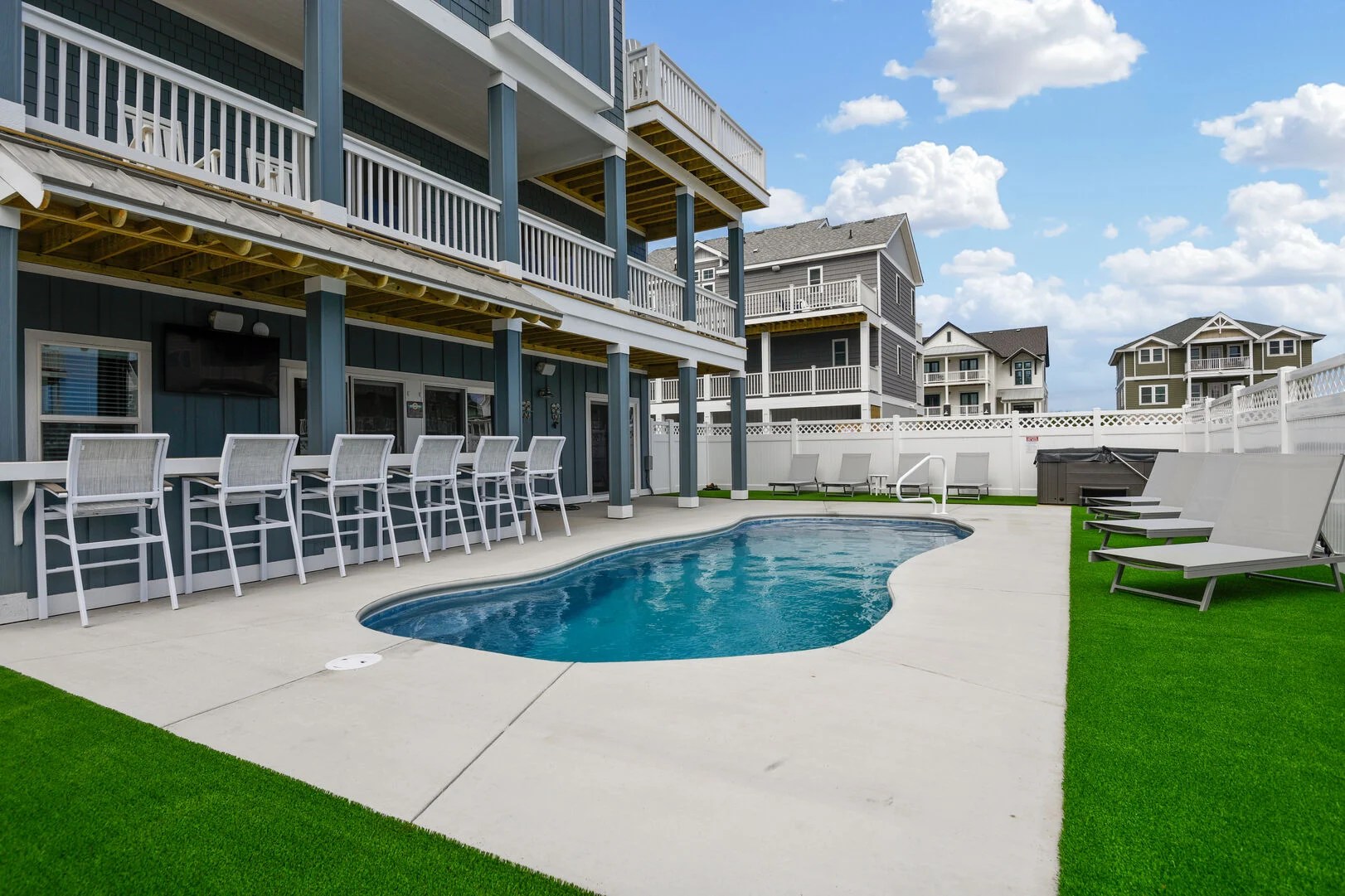 Discover Our Vacation Rentals in Outer Banks with a Pool Shoreline OBX