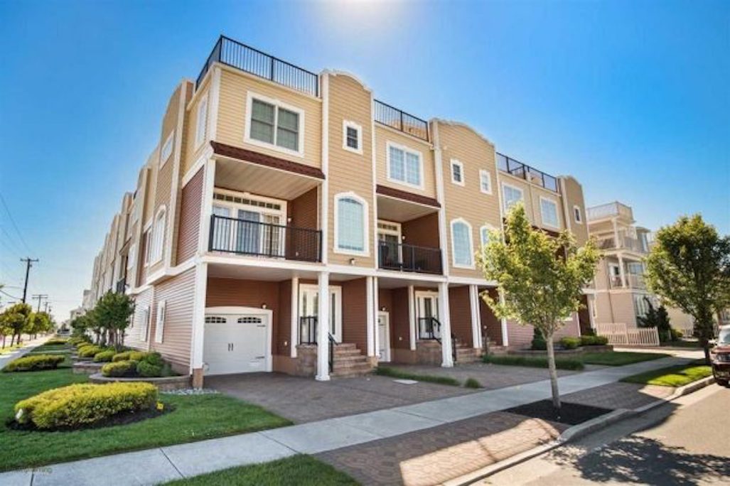 North Wildwood, NJ End Unit Townhome * Pool * Rooftop Deck