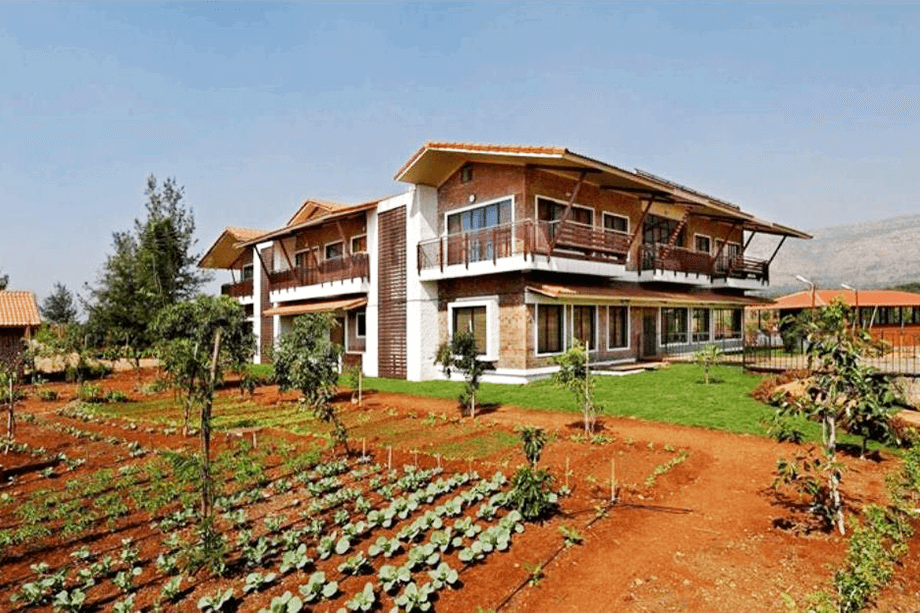 Wellness Retreat with Pool in Mulshi