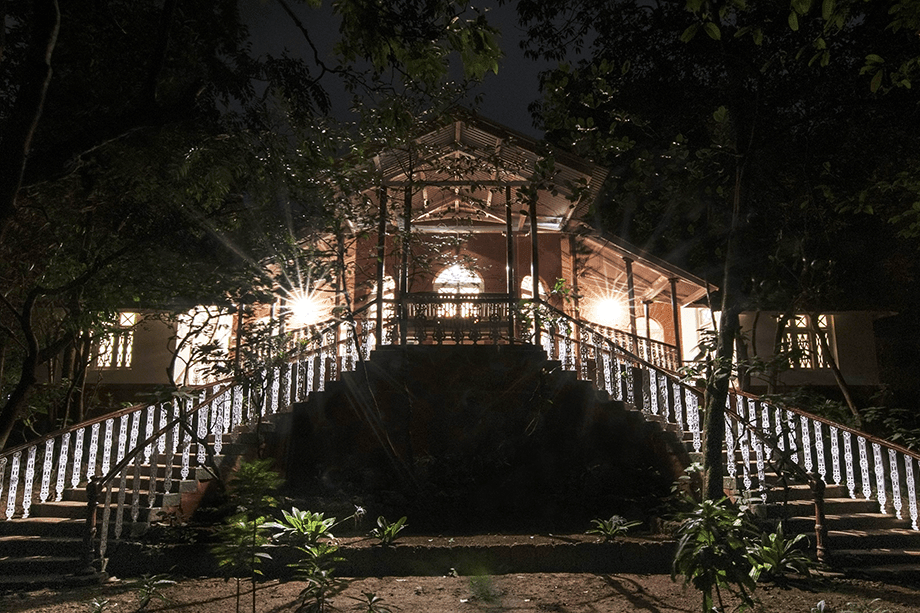 A Vintage 4 Bedroom Colonial Bungalow in Matheran