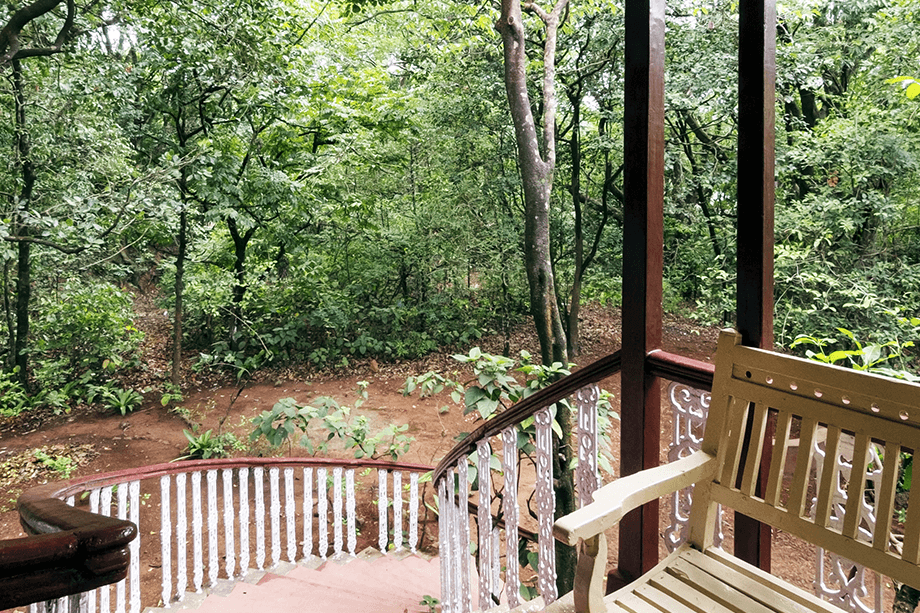 A Vintage 4 Bedroom Colonial Bungalow in Matheran