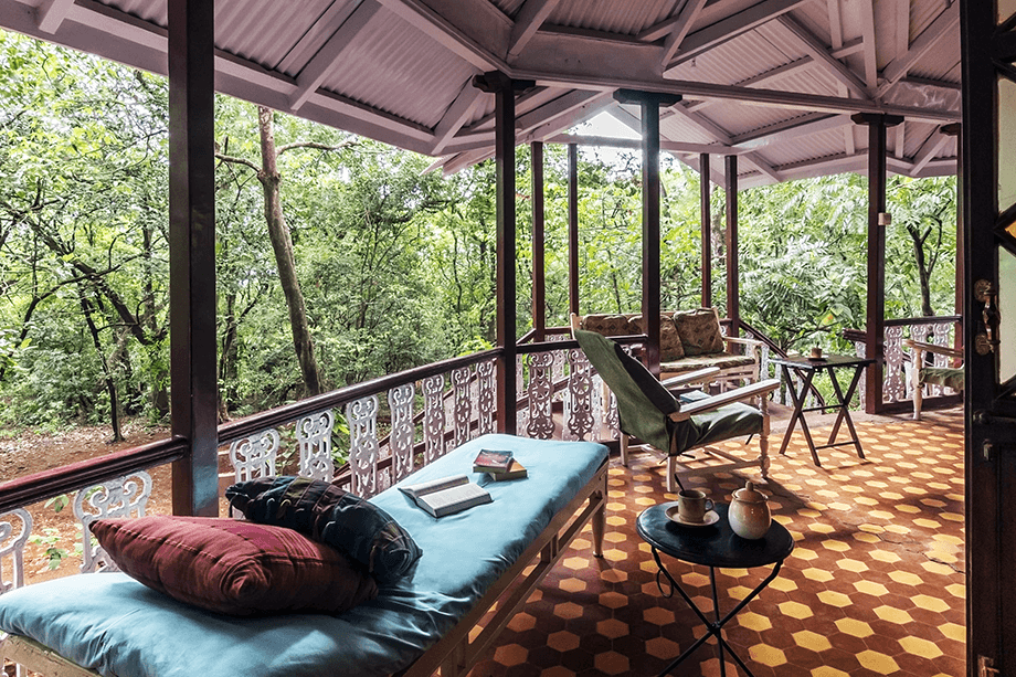 A Vintage 4 Bedroom Colonial Bungalow in Matheran