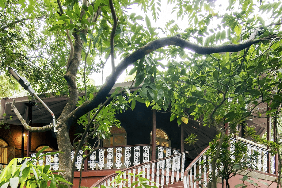 A Vintage 4 Bedroom Colonial Bungalow in Matheran