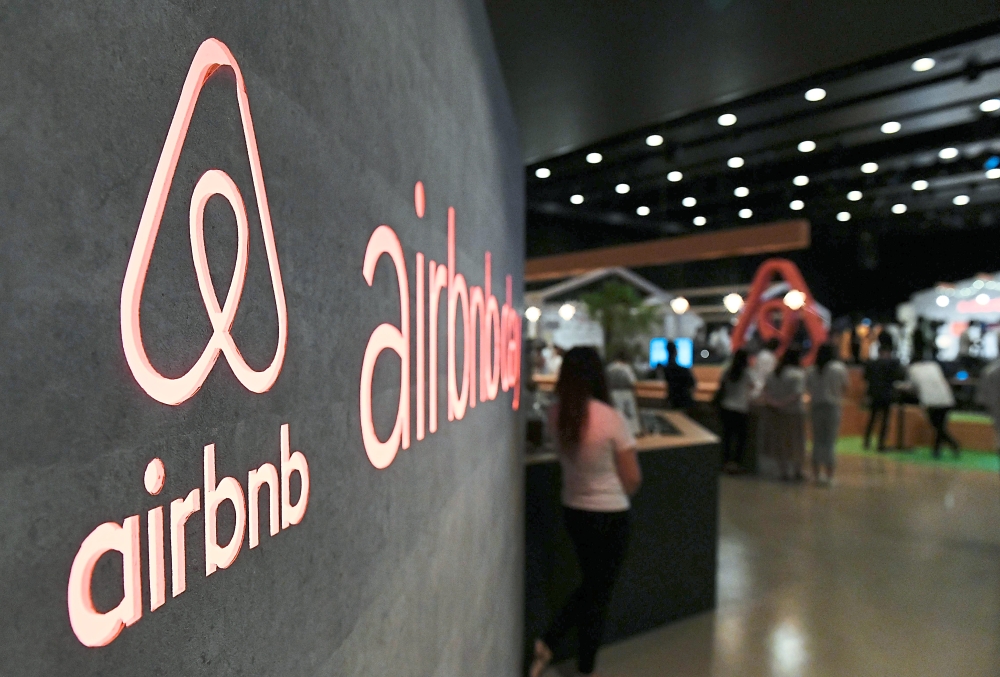 Airbnb lowers internal valuation to 26bn amid drop in