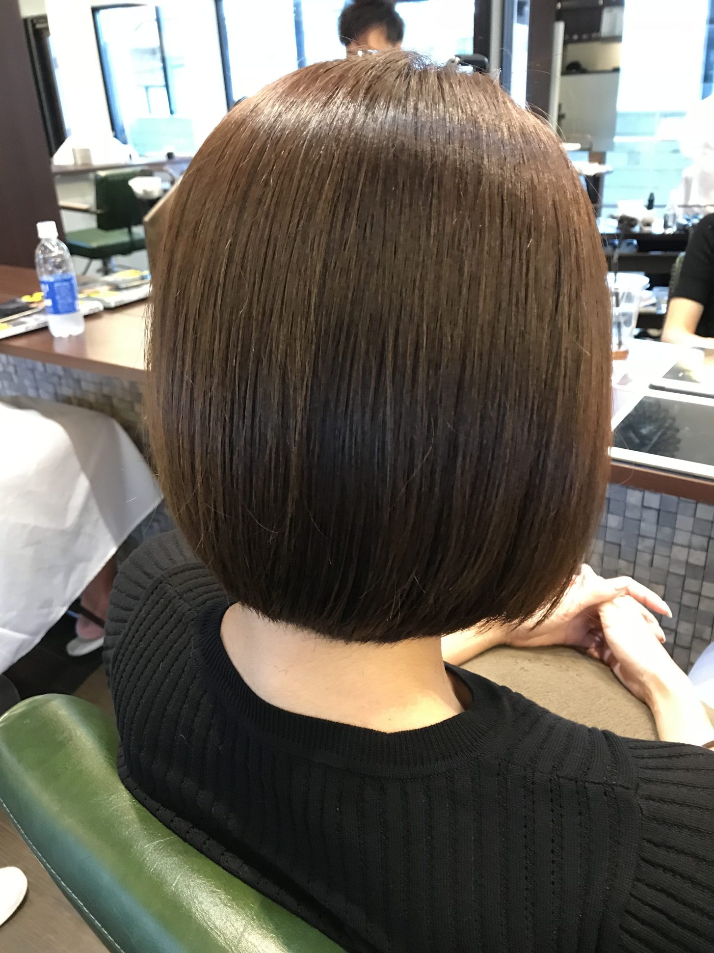 【ミディアムからボブへスタイルチェンジ】ストレートヘアでもまとまる扱いやすい髪型に