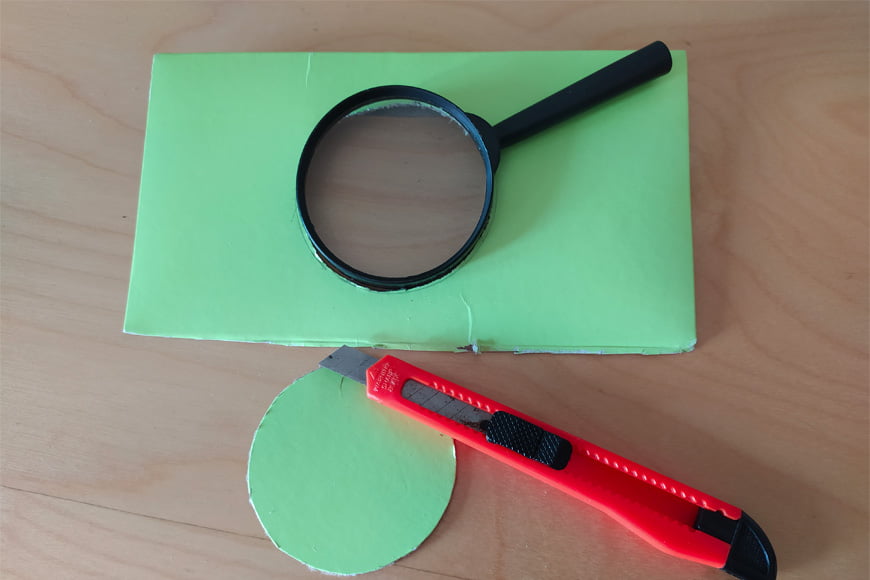 How to Make a DIY Projector From a Phone and Box!
