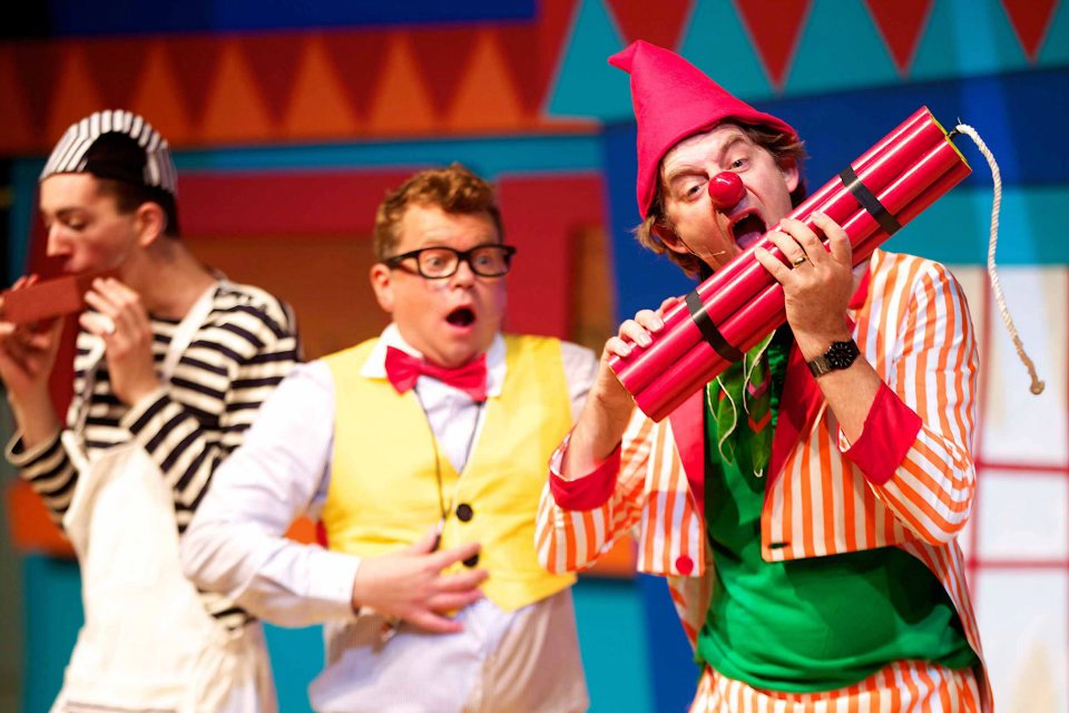 Slapstick Stunt Show ShowWorld.co.uk