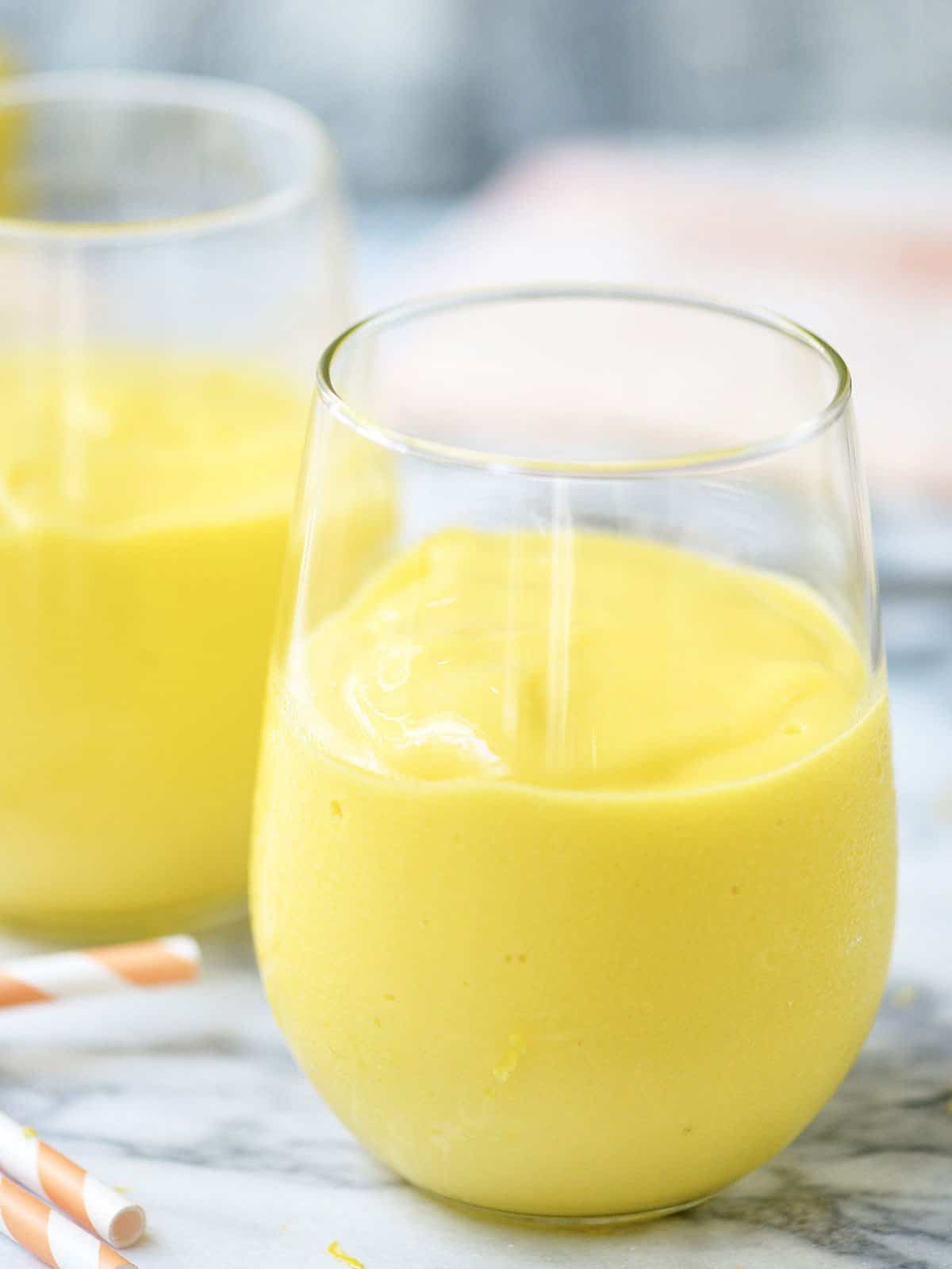Easy Mango Smoothie w/ Frozen Mango & Greek Yogurt