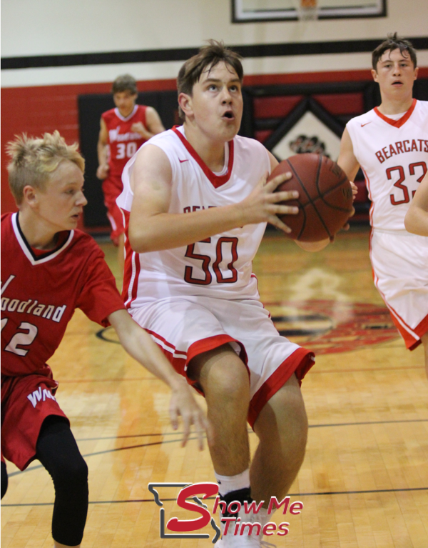 DMS 8th Grade Boys Basketball Team Wins Home Opener