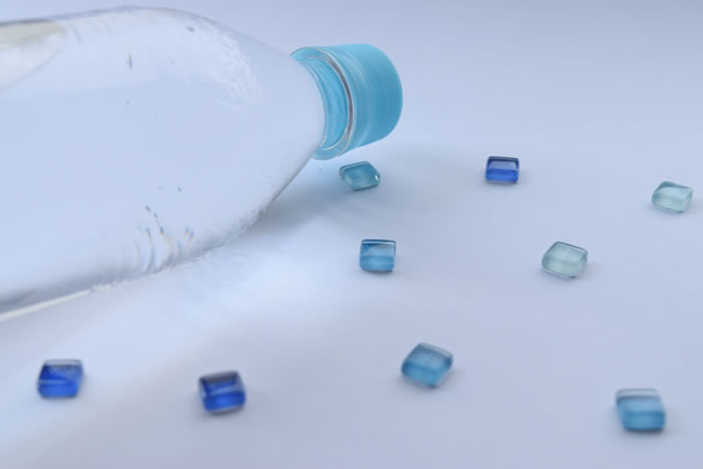 炭酸ジュースペットボトル（コーラ）を冷凍庫で凍らせる方法 | 楽しい登山 アウトドア 防災グッズ集め 炭酸水は冷凍Ｎｇ！凍らせてはいけない理由と破裂させない方法とは – シュフーズ