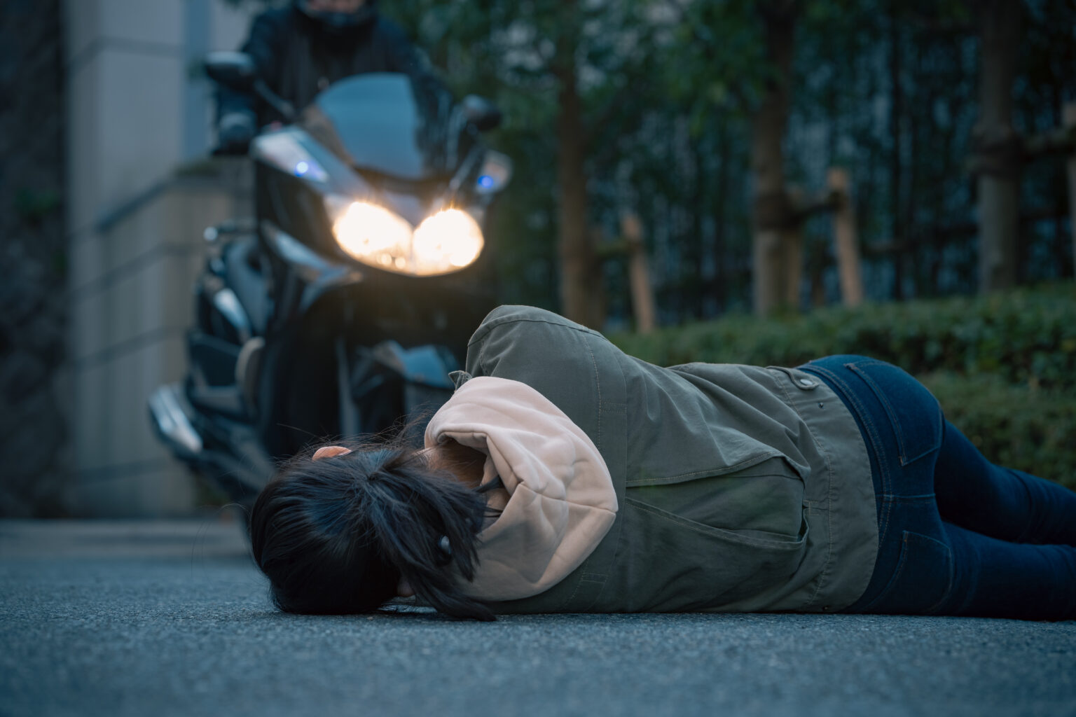 原付バイクがしがちな『危険な運転方法』4選 大事故に発展することも…安全に走るコツとは？ シュフーズ