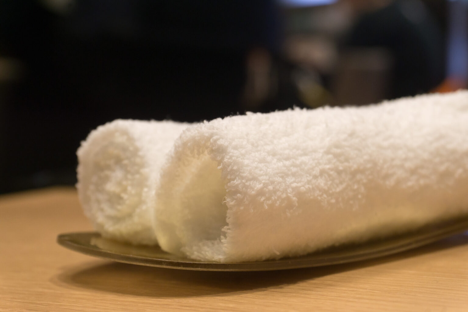 『おしぼり』で顔や首を拭くのはNG？飲食店でやりがちな恥ずかしい使い方5選！ シュフーズ