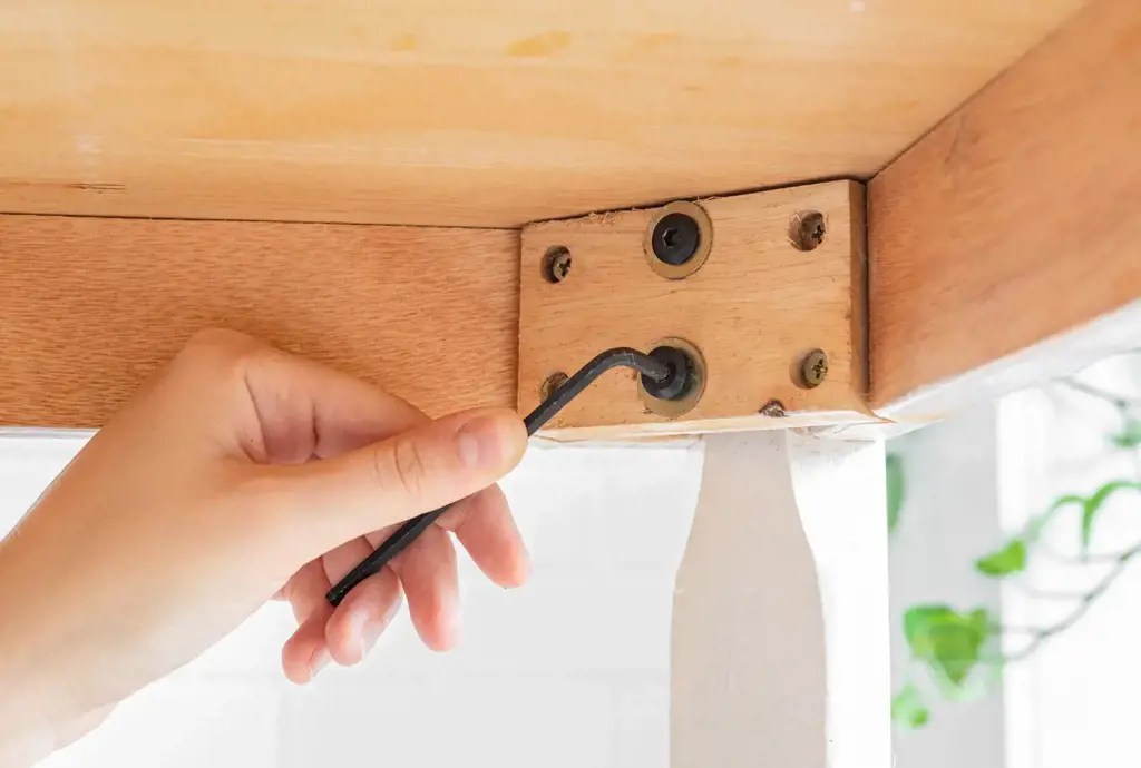 Fixing A Wobbly Dining Room Pedestal Table Top A StepByStep Guide