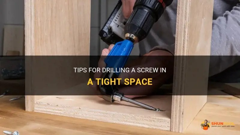 Tips For Drilling A Screw In A Tight Space ShunTool