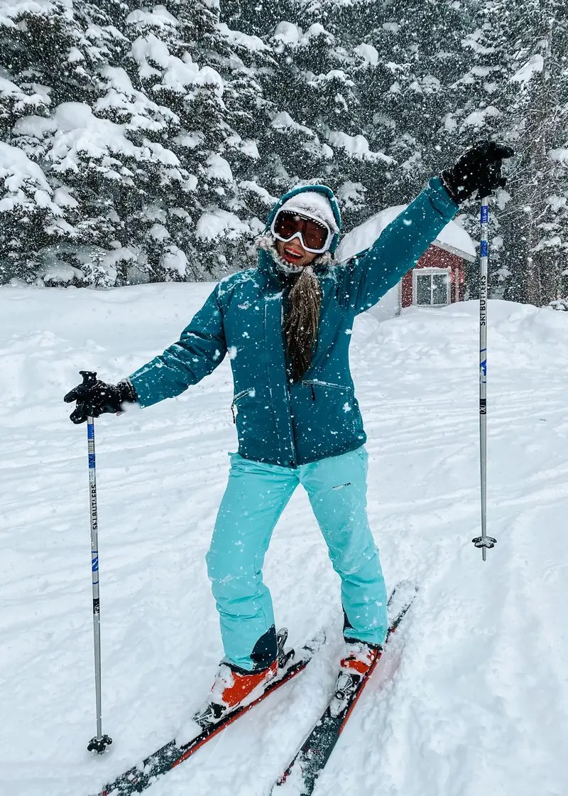 Stylish And Practical Ski Resort Outfit Ideas ShunVogue