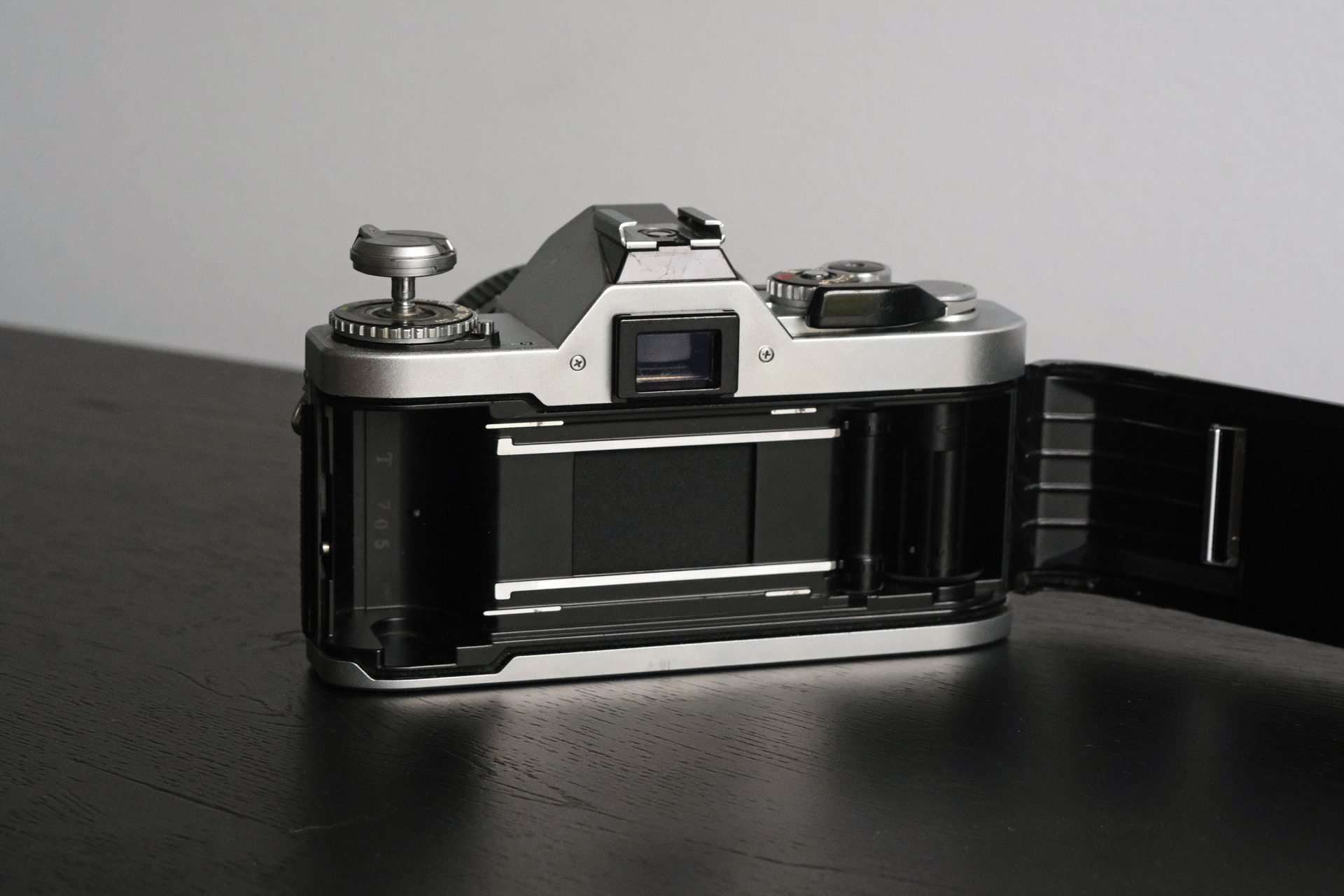 Canon AV1 Film Camera & 50mm f/1.4 SSC Lens - Buy Online at Shutteroo