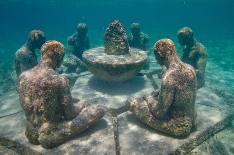 10 Scary Mesmerizing Underwater Statues That Will Surprised You